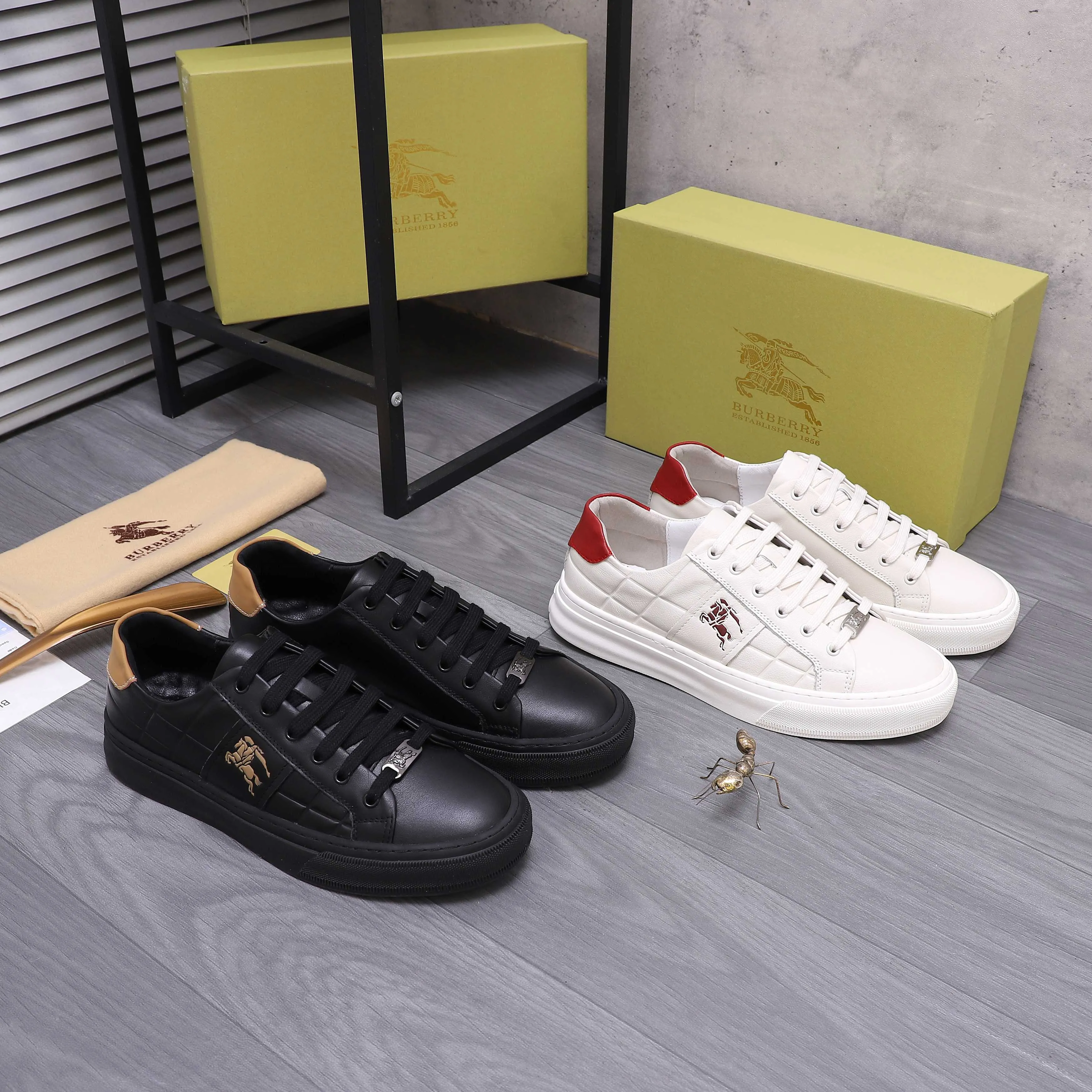 Men's shoes 💰p400 Product trademark: Burberry "Burberry" casual shoes Regular size: 38-44 Product materials: Selected cowhide embossed upper, pigskin lining, rubber outsole